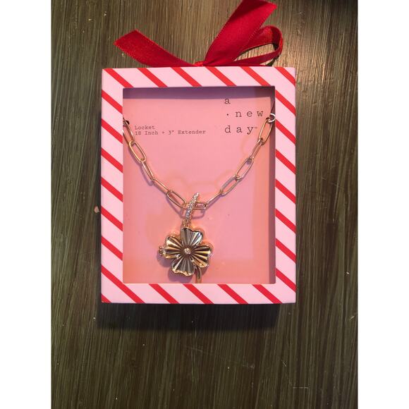 A New Day NWT 18" plus 3" Extender 4 Leaf Clover Locket Gold Tone Necklace - Picture 1 of 1